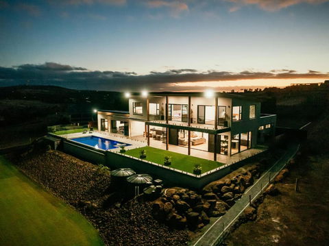 Pure Heaven - Accommodation Rockhampton 0