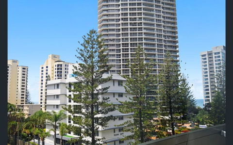 Q Tower At Surfers Paradise - From Level 3 - Private & Self Contained Apartments - Accommodation Rockhampton 1