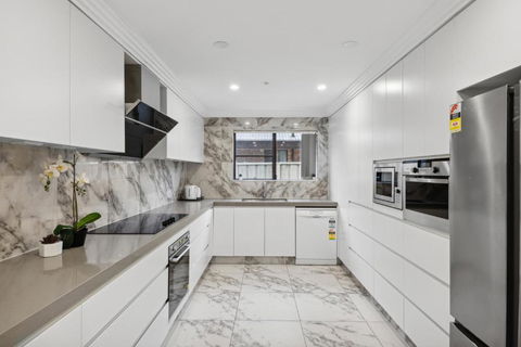 Quaint Double Room - Centrally Located At Glenfield - Shared Bathroom - Accommodation Rockhampton 3