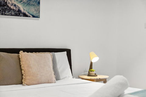 Quaint Double Room - Centrally Located At Glenfield - Shared Bathroom - Accommodation Rockhampton 2