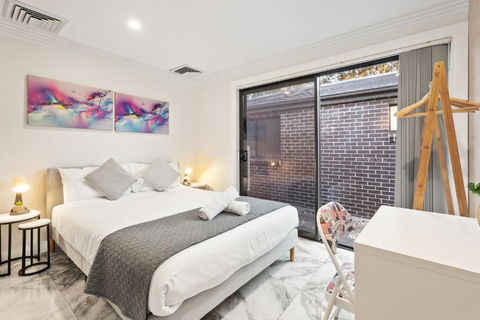 Quaint Double Room - Centrally Located At Glenfield - Shared Bathroom - Accommodation Rockhampton 1