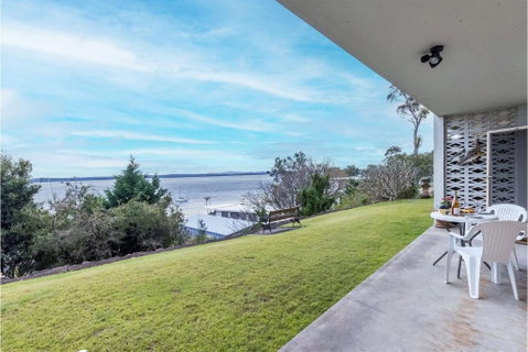Quarterdeck 1 12 Magnus St Fantastic Unit With Spectacular Views - Accommodation Rockhampton 1