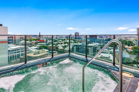 Quattro Apartments - Accommodation Rockhampton 0
