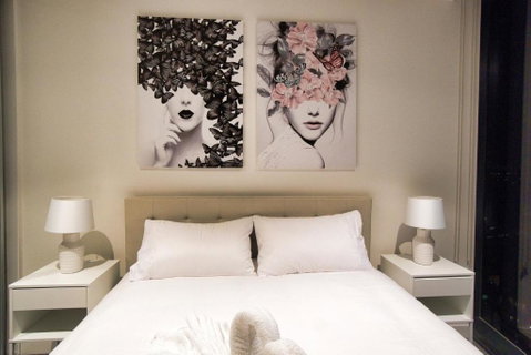 Queen Bed Luxury Parisian Paradise With Amazing City Views & Gym - Accommodation Rockhampton 1