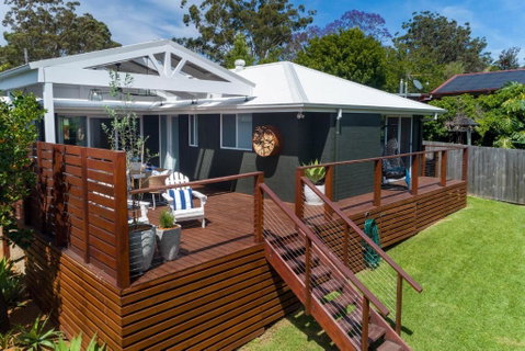 Queenberry Cottage - Jacuzzi, Village Location & 10 Mins To Beach - Accommodation Rockhampton 2