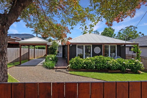 Queenberry Cottage - Jacuzzi, Village Location & 10 Mins To Beach - Accommodation Rockhampton 0