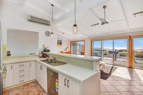 Queensland South - Aldinga Beach - C21 SouthCoast Holidays - Accommodation Rockhampton 2