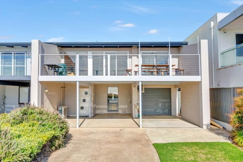 Queensland South - Aldinga Beach - C21 SouthCoast Holidays - Accommodation Rockhampton 1