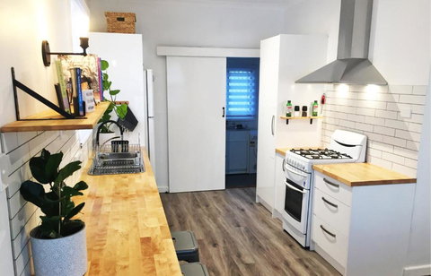 Quick Stroll To The City - Accommodation Rockhampton 1