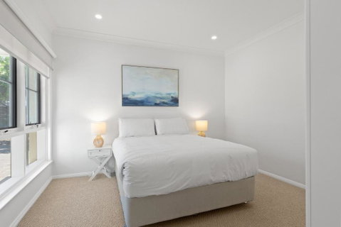 Quiet 2-Bed Retreat With Private Courtyard - Accommodation Rockhampton 2