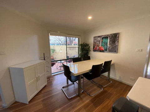 Quiet 2 Bedroom Apt In The Heart Of Old Kingston - Accommodation Rockhampton 1