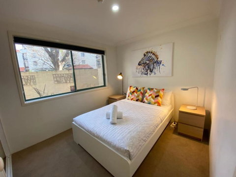 Quiet 2 Bedroom Apt In The Heart Of Old Kingston - Accommodation Rockhampton 3