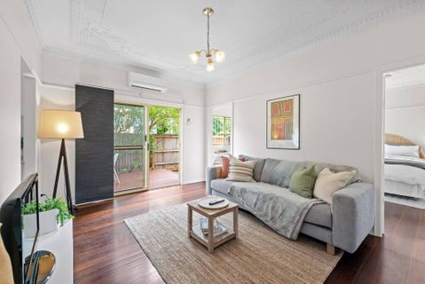Quiet & Bright Art Deco Apartment By New Farm Park - Accommodation Rockhampton 0
