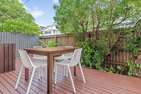 Quiet & Bright Art Deco Apartment By New Farm Park - Accommodation Rockhampton 1