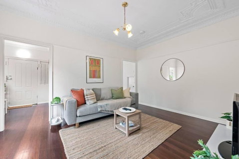 Quiet & Bright Art Deco Apartment By New Farm Park - Accommodation Rockhampton 2