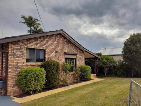 QUIET PROPERTY BY THE RIVER - Accommodation Rockhampton 0