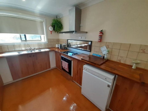 QUIET PROPERTY BY THE RIVER - Accommodation Rockhampton 3