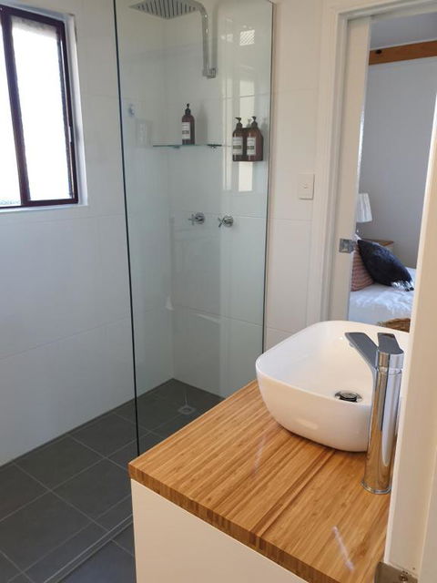 R & R On The Ravine - Accommodation Rockhampton 3