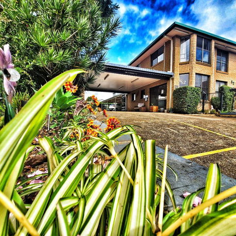 Raceview Motor Inn - Accommodation Rockhampton 0