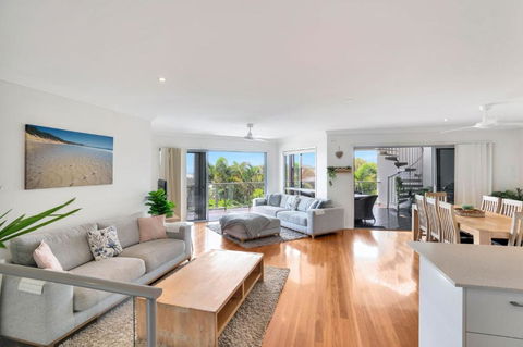 Rainbow Towers 2 Rainbow Beach - Accommodation Rockhampton 1