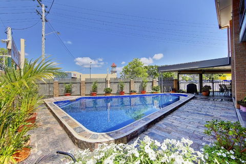 Raintree Motel - Accommodation Rockhampton 1