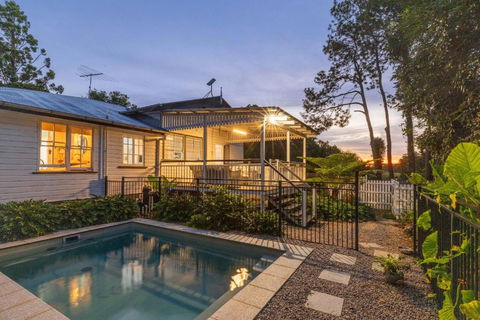 Rambling Roses - Accommodation Rockhampton 0