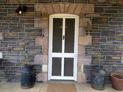 Randell Cottage - Adelaide Hills - Cosy Rustic Hideaway - Accommodation Rockhampton 3
