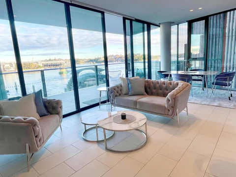 RARE Luxury Waterfront Living - Accommodation Rockhampton 0