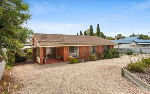 Ratties Residence 6 Carnegie St Port Ellliot - No Linen Included - Accommodation Rockhampton 2