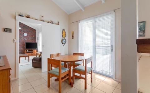 Ratties Residence 6 Carnegie St Port Ellliot - No Linen Included - Accommodation Rockhampton 3