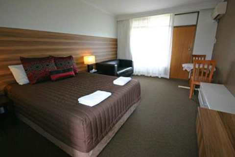Red Cedars Motel - Accommodation Rockhampton 2