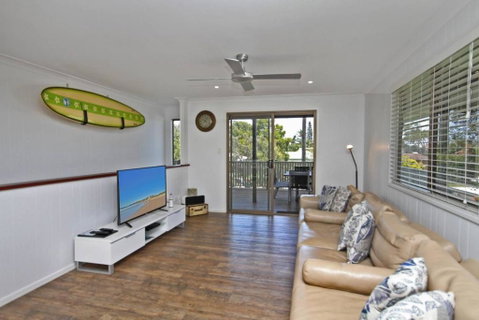 Red Door Beach House - Accommodation Rockhampton 2