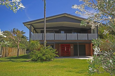 Red Door Beach House - Accommodation Rockhampton 0