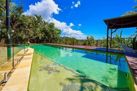 Private Access Retreat 1 Queen Bedroom W Stunning Pool And Ocean Views - Accommodation Rockhampton 1