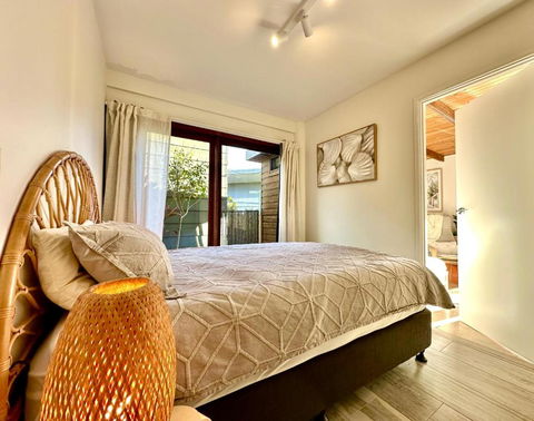 Private Access Retreat 1 Queen Bedroom W Stunning Pool And Ocean Views - Accommodation Rockhampton 2