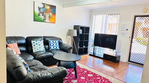Quiet Family Townhouse In Wollongong CBD - Accommodation Rockhampton 1