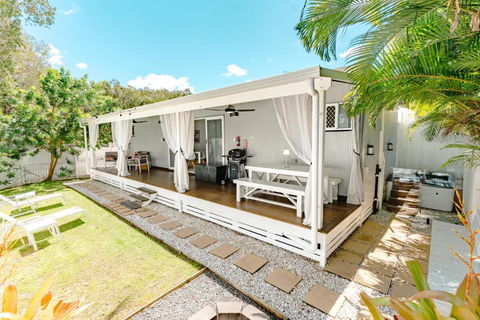 Private Outdoor Spa, Fire Pit, Cinema Room - THE COTTAGE COOLUM BEACH - Accommodation Rockhampton 1