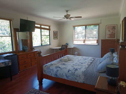 Quand0ng Valley Inn - The Hidden Waterfall Family Retreat - Accommodation Rockhampton 0