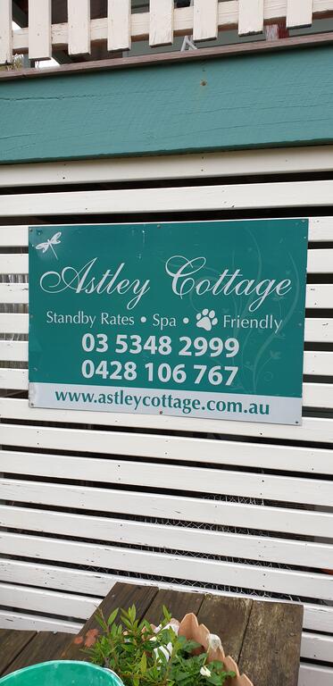 Astley Cottage - Accommodation Rockhampton 0