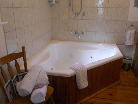 Astley Cottage - Accommodation Rockhampton 1