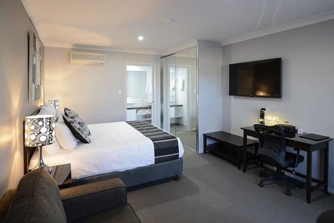 Astro Dish Motor Inn - Accommodation Rockhampton 1