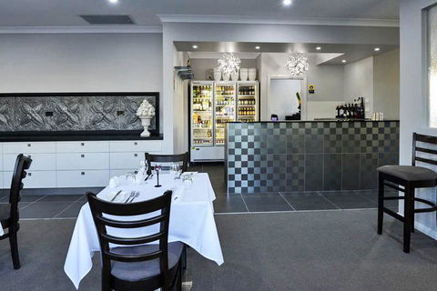 Astro Dish Motor Inn - Accommodation Rockhampton 3
