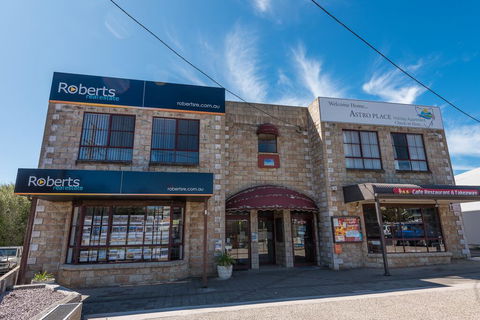 Astro Place - Accommodation Rockhampton 3