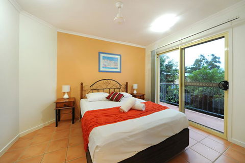 At Beach Court Holiday Villas - Accommodation Rockhampton 3