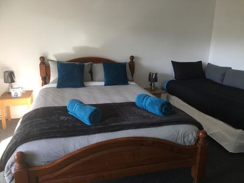 At HOME On HOLMES - Accommodation Rockhampton 1