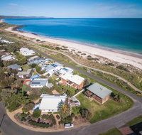 At The Beach - 54 Elizabeth Crescent - Accommodation Rockhampton