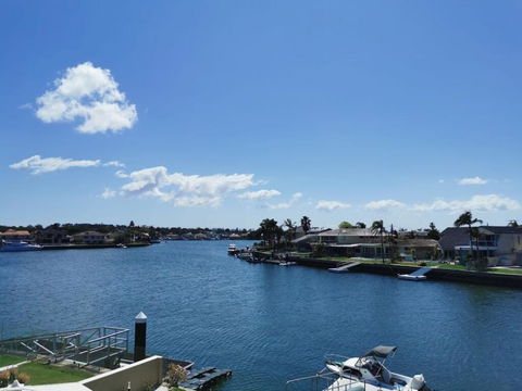 Attached Self Service Waterfront Whole Villa - Sydney - Accommodation Rockhampton 0