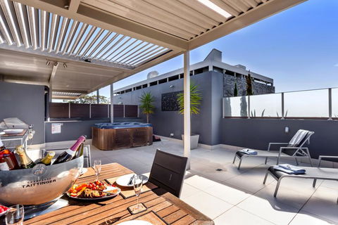 Aura 13 - Shoal Bay - Accommodation Rockhampton 2