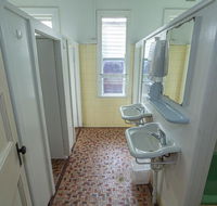 Australian Hotel - Accommodation Rockhampton