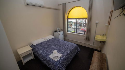 Australian Hotel - Accommodation Rockhampton 2